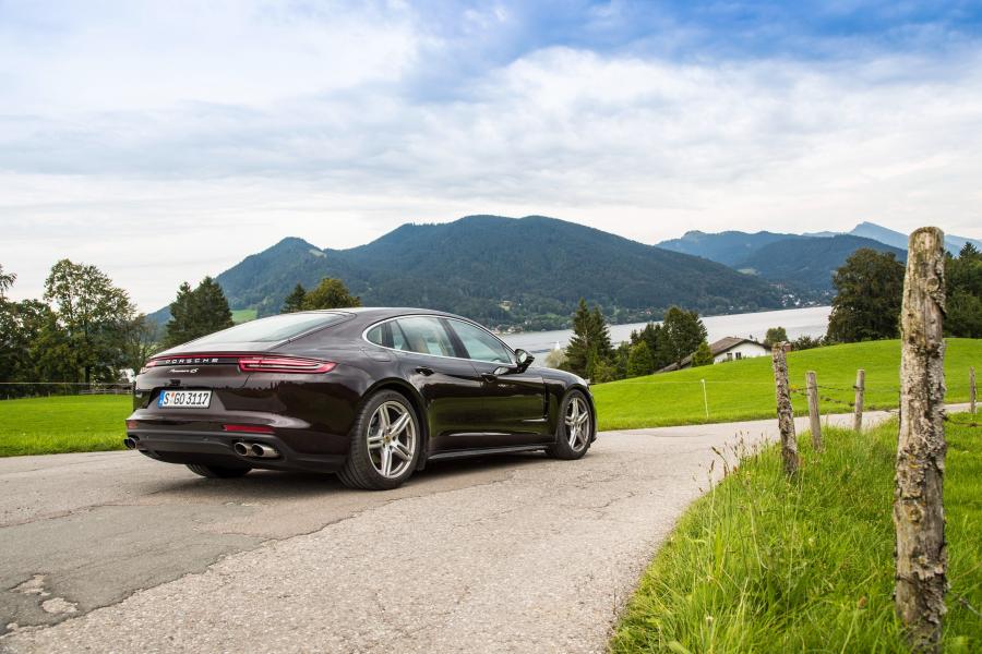  Porsche Panamera 4S 2016 года  (фото 26 из 65)